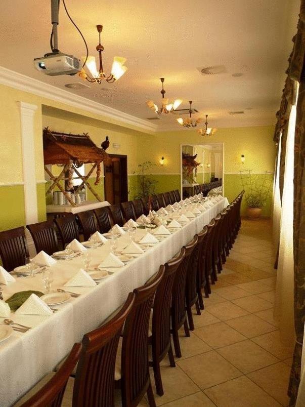 Zajazd Sokol Hotel Nienadowka Ngoại thất bức ảnh