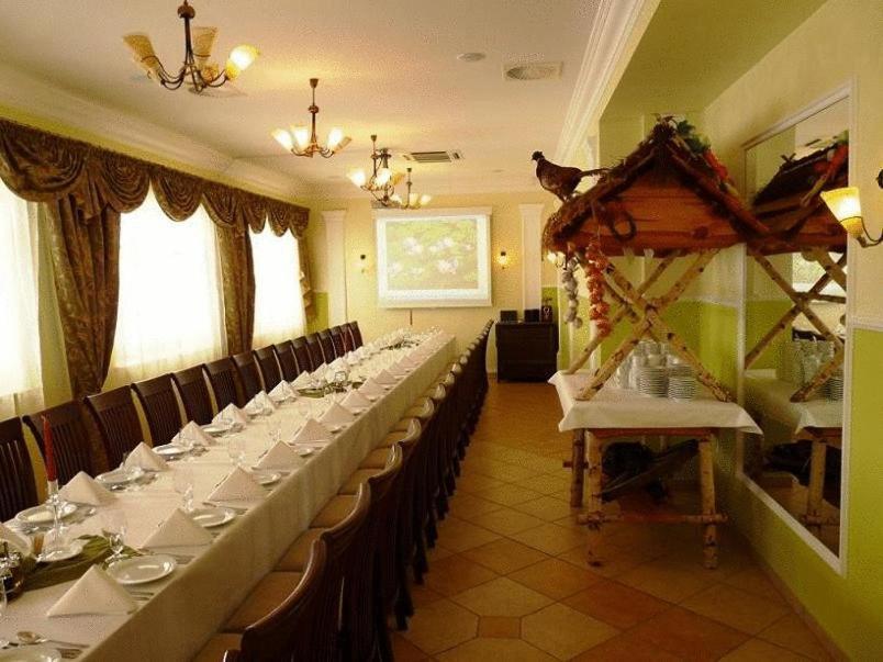 Zajazd Sokol Hotel Nienadowka Ngoại thất bức ảnh