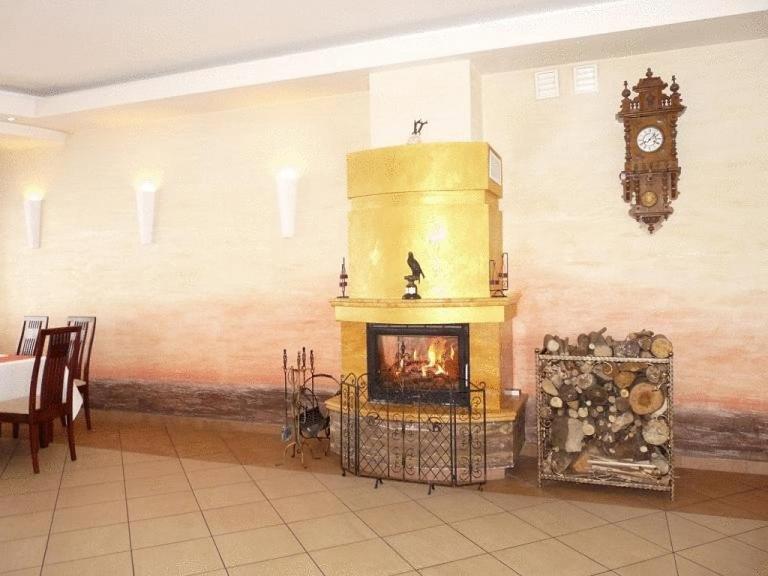 Zajazd Sokol Hotel Nienadowka Ngoại thất bức ảnh