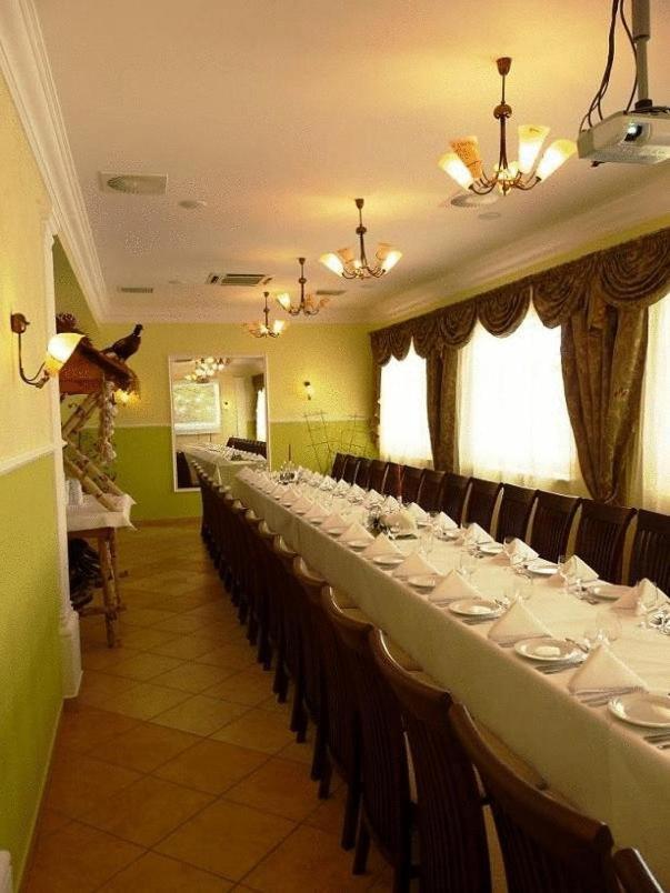 Zajazd Sokol Hotel Nienadowka Ngoại thất bức ảnh