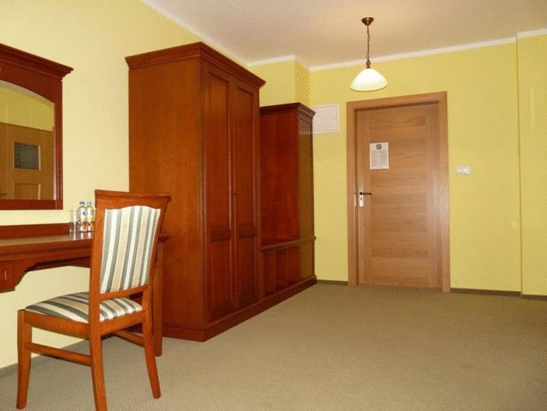 Zajazd Sokol Hotel Nienadowka Ngoại thất bức ảnh