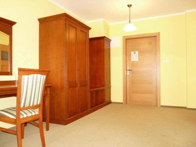 Zajazd Sokol Hotel Nienadowka Ngoại thất bức ảnh