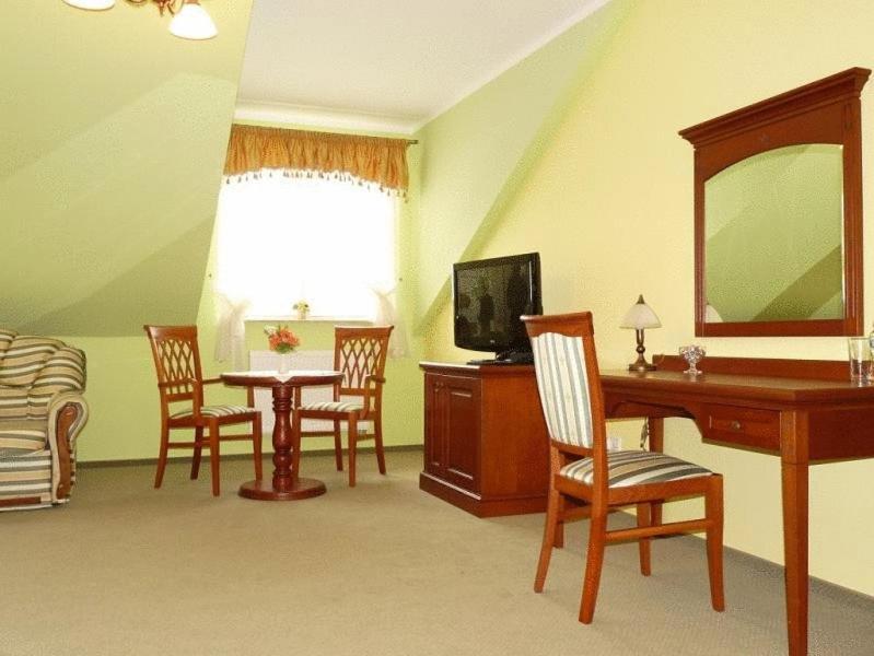 Zajazd Sokol Hotel Nienadowka Ngoại thất bức ảnh