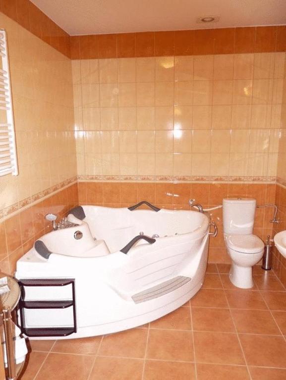 Zajazd Sokol Hotel Nienadowka Phòng bức ảnh